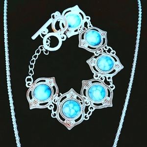 NWT Beautiful Bohemian style silver bracelet with turquoise stones.